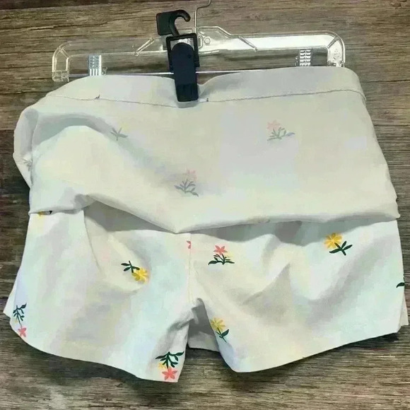 Zac & Rachel Floral Embroidered White Skirt Skort Size 10 Petite - Picture 3 of 4